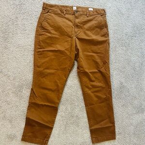 Men’s GAP essential khaki straight taper pants
